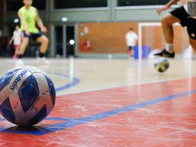 ... il pallone � a rimbalzo controllato...